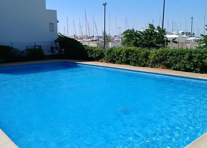 Charming With Sea View Daire Gruissan